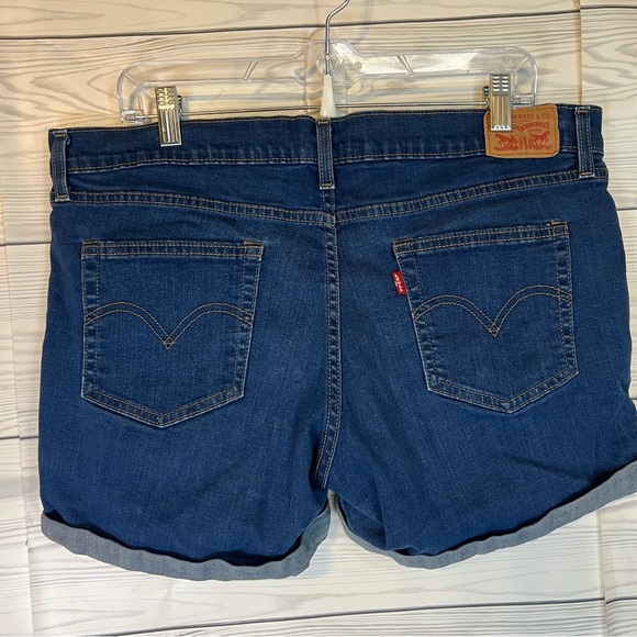 Size 33  Levi Strauss Jean Shorts - Picture 2 of 4